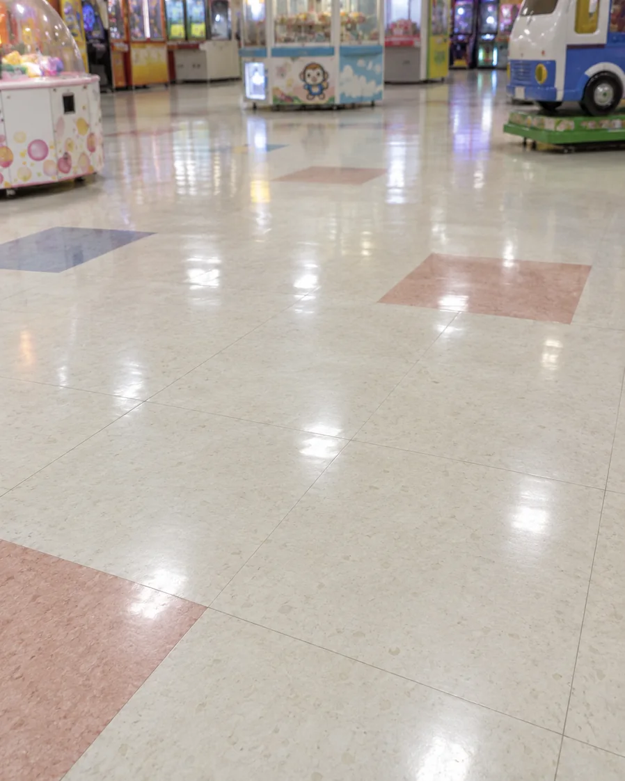 ゲームセンターの床
